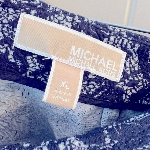 Michael Kors size XL Navy lace skirt with gold zipper detail. - Picture 3 of 3